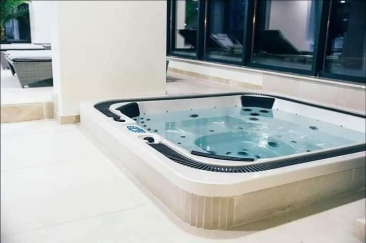 Alezzi Beach Resort Gorgeous Family Aparment Cu Piscina Navodari Ngoại thất bức ảnh