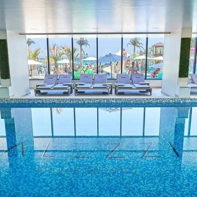 Alezzi Beach Resort Gorgeous Family Aparment Cu Piscina Navodari Ngoại thất bức ảnh